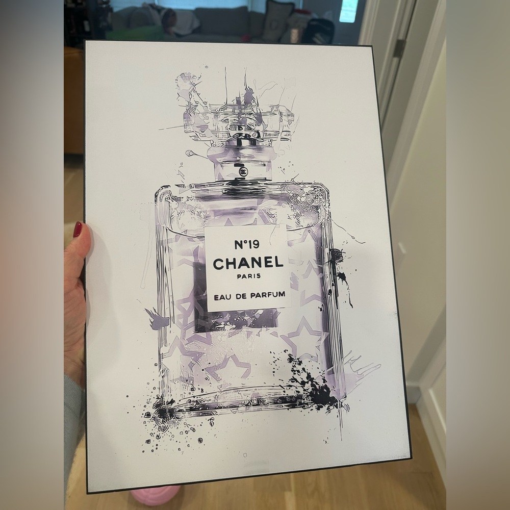 This thick board was purc in Cómo,Italy. It’s black white  purple,Chanel image